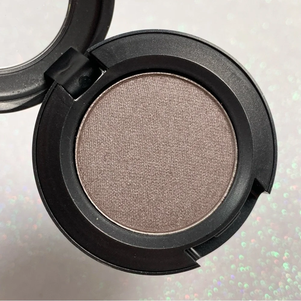 Mac Eyeshadow Clue BNIB